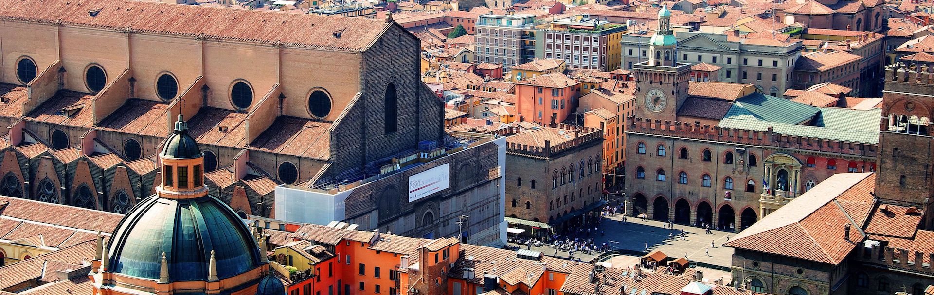 Bologna seen from Asinelli tower by  Luca Volpi (https://commons.wikimedia.org/)